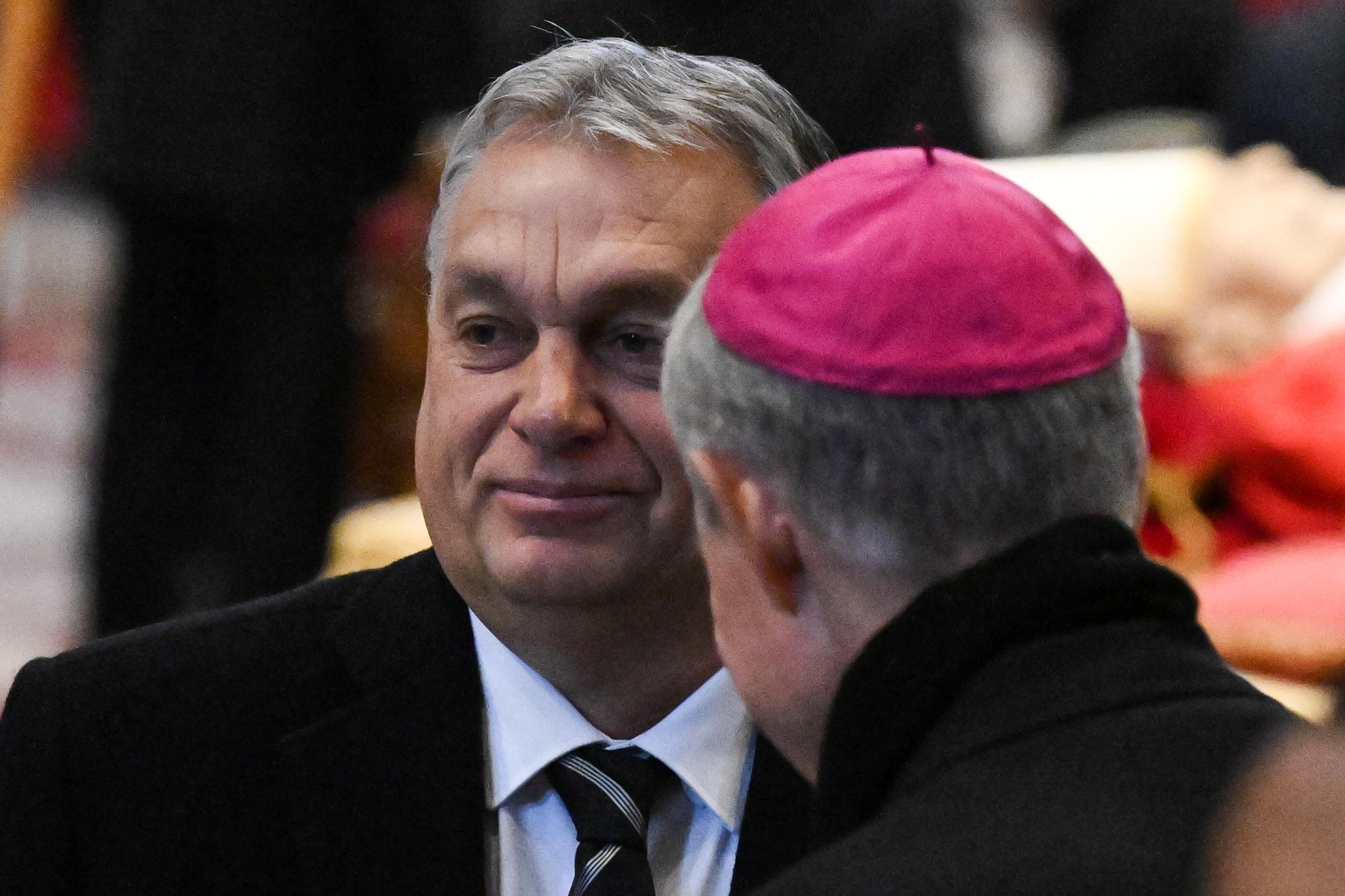 Benedetto XVI, Orban e la moglie a San Pietro per omaggio a Ratzinger