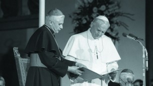 Benedetto XVI, quei 45 giorni in clinica e il legame con Wojtyla