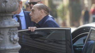 Berlusconi al San Raffaele in terapia intensiva