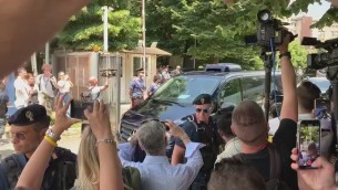 Berlusconi, feretro lascia ospedale San Raffaele - Video