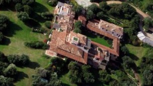 Berlusconi, in vendita la villa in Costa Smeralda: mezzo miliardo di euro per la Certosa