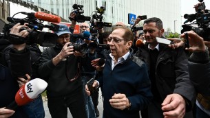 Berlusconi ricoverato, il fratello Paolo in visita: "Tutto bene"