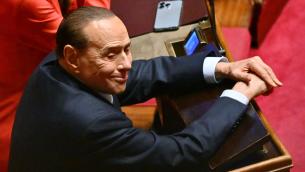 Berlusconi 'si sfila' su La Russa, Meloni non ci sta: "Tiro dritto"