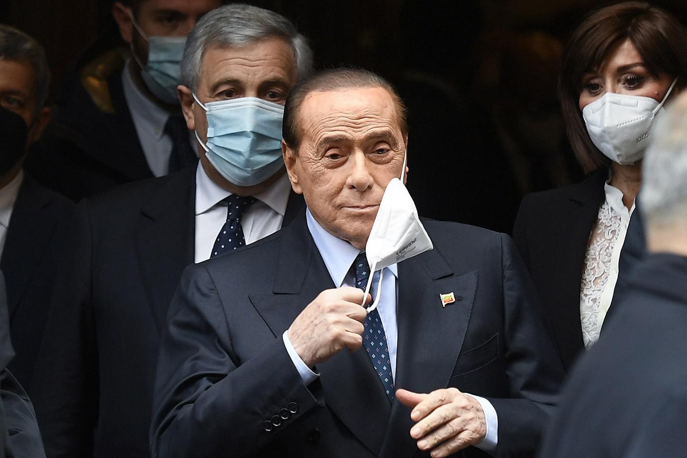 Berlusconi, summit Ppe in forse: "Medici sconsigliano presenza"