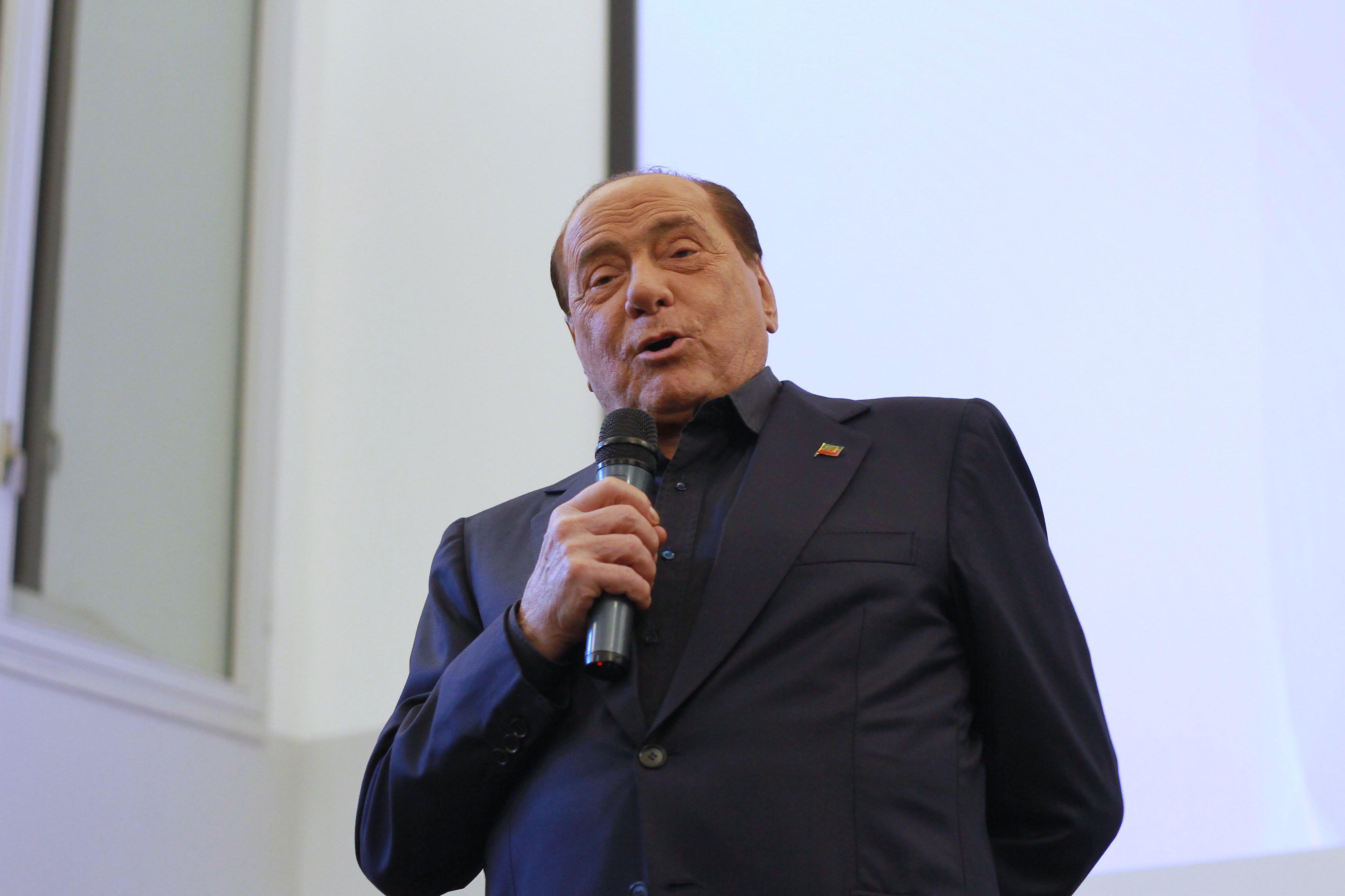Berlusconi: "Un 'centro con Renzi-Calenda-Toti? Non servono nuovi contenitori"