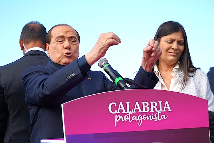 Berlusconi, se sconfitta sinistra dovrebbe dimettersi