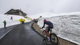 Bernal padrone del Giro, sua la tappa delle Dolomiti