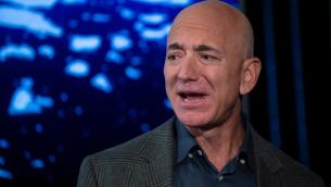 Bezos lascia Amazon e va nello spazio