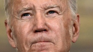 Biden compie 81 anni, l'età diventa il grande tabù della sua campagna