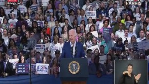 Biden, il comizio nel day after: "Chi cade si rialza" - Video