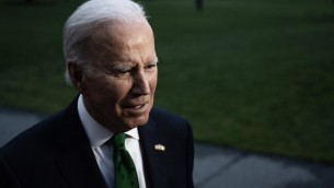 Biden: "Incontrerò re Carlo III a luglio, parleremo di ambiente"