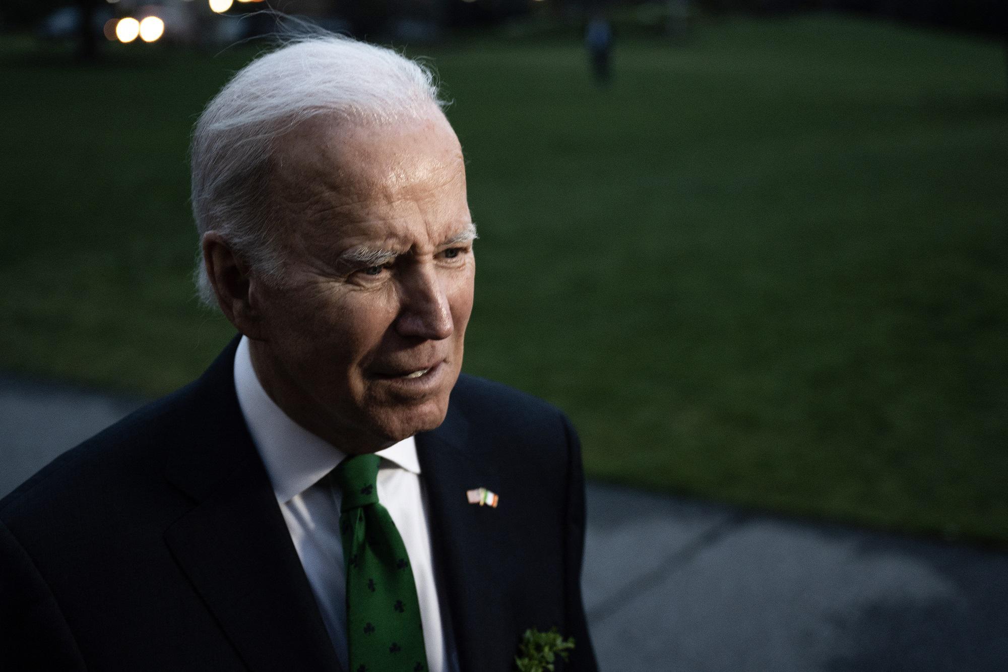 Biden: "Incontrerò re Carlo III a luglio, parleremo di ambiente"