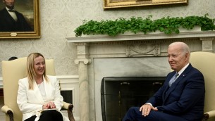 Biden scherza con Meloni: "Unico nel mio quartiere con cognome americano"