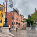 Biennale Arte Venezia, installazione divelta dal vento