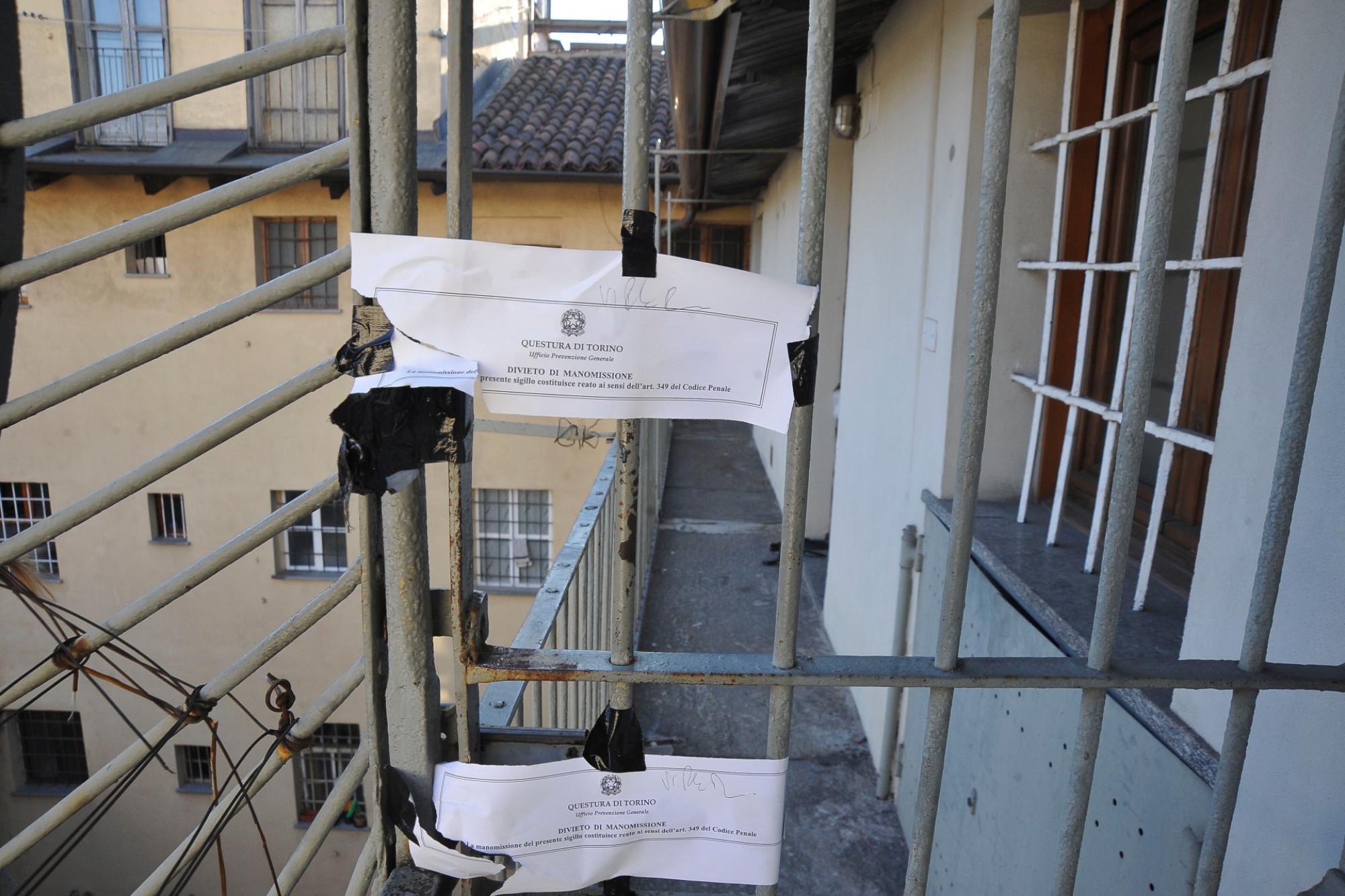 Bimba caduta dal balcone a Torino, il 32enne fermato: "Incidente durante gioco"