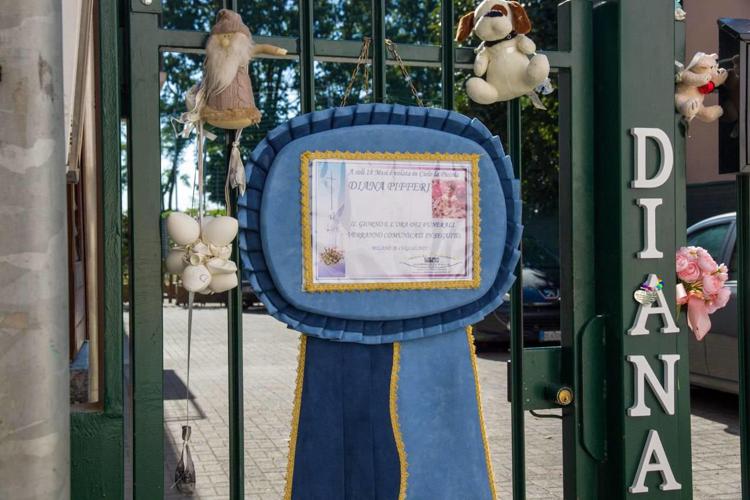 Bimba morta di stenti, sopralluogo in casa