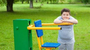 Bimbi di campagna più grassi, sedentari e schermo-dipendenti: lo studio