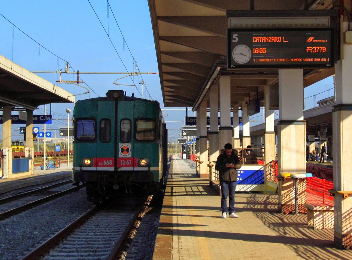 binari-stazione-lamezia