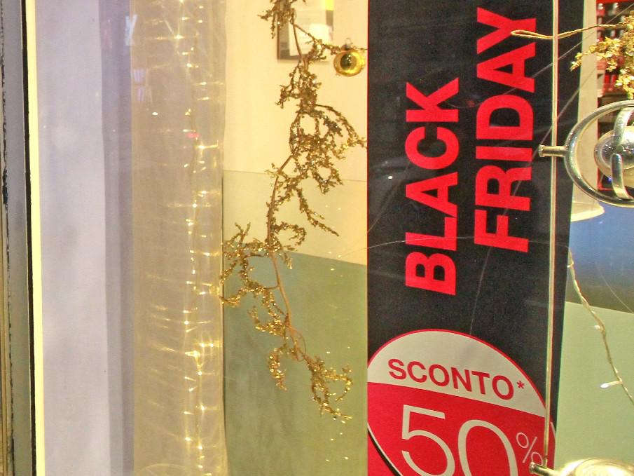 Black Friday, dai cellulari alla moda: ecco quanto spenderanno gli italiani