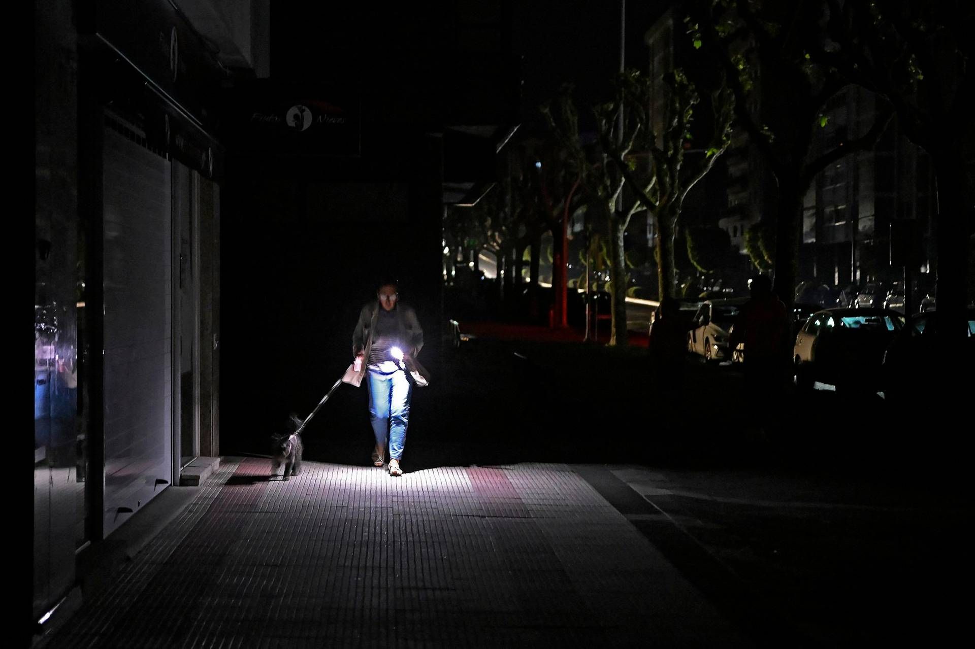 Blackout in Spagna, torna l'elettricità: ripristinata al 99%