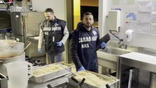 Blatte in frigo e escrementi di topo, i Nas nelle mense scolastiche