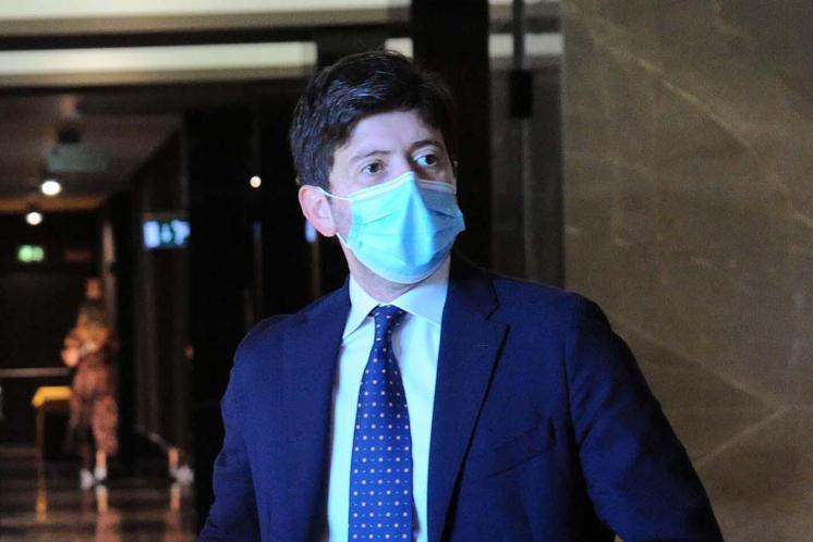 Bocciata sfiducia a Speranza, lui: "Continuerò a lavorare con onore"