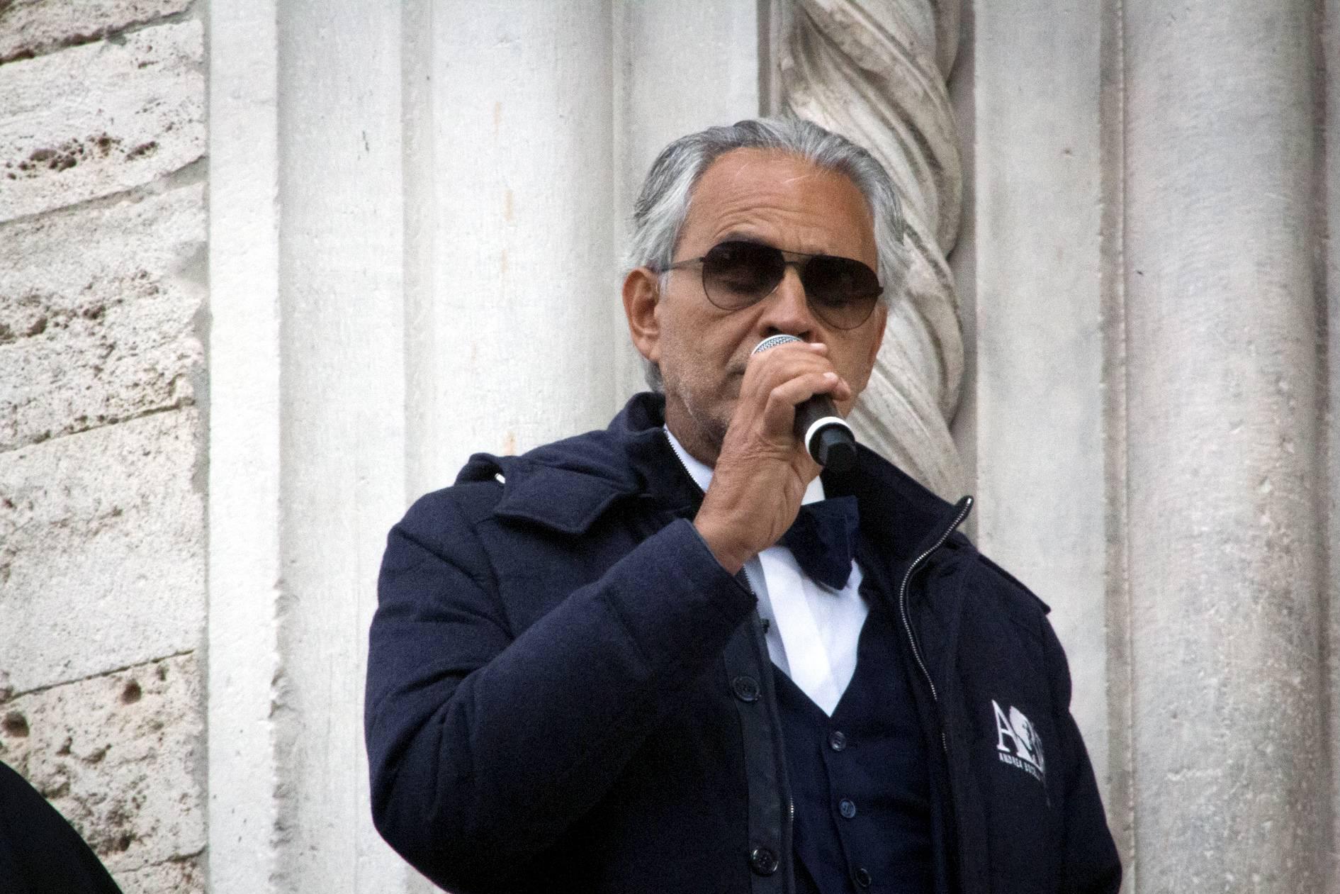 Bocelli: "A cavallo a Santa Marta di fronte al Papa, emozione unica"