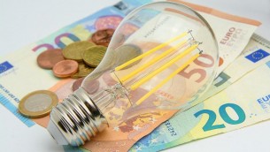 Bollette luce, ok a nuove norme su mercato tutelato