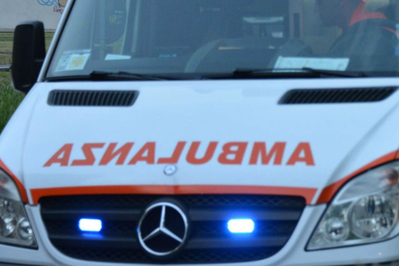 Bologna, bimba di 4 anni cade dal secondo piano e muore