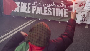 Bologna, corteo pro Palestina sotto sede Rai: scontri con forze ordine