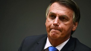 Bolsonaro indagato per aver 'molestato' una balena
