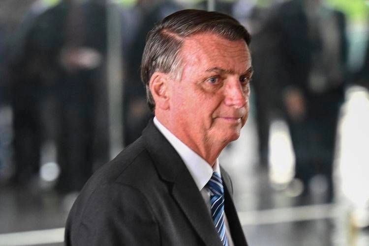 Bolsonaro ricoverato d'urgenza: "Forti dolori addominali"