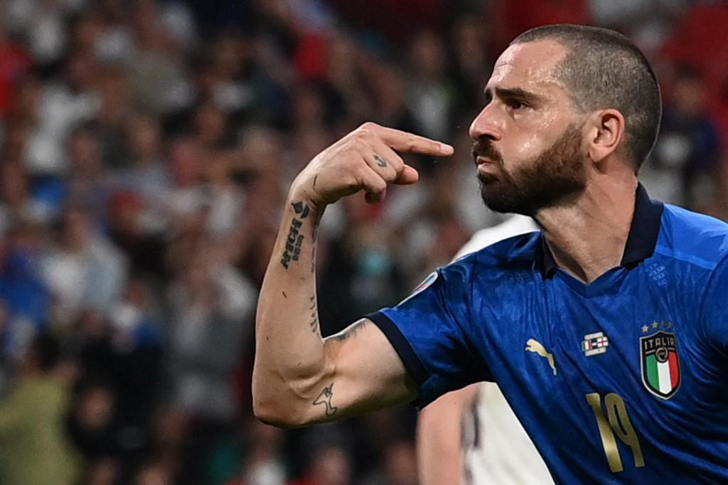 Bonucci e la tifosa 'cacciata' dal pullman: "Ecco cos'è successo" - Video