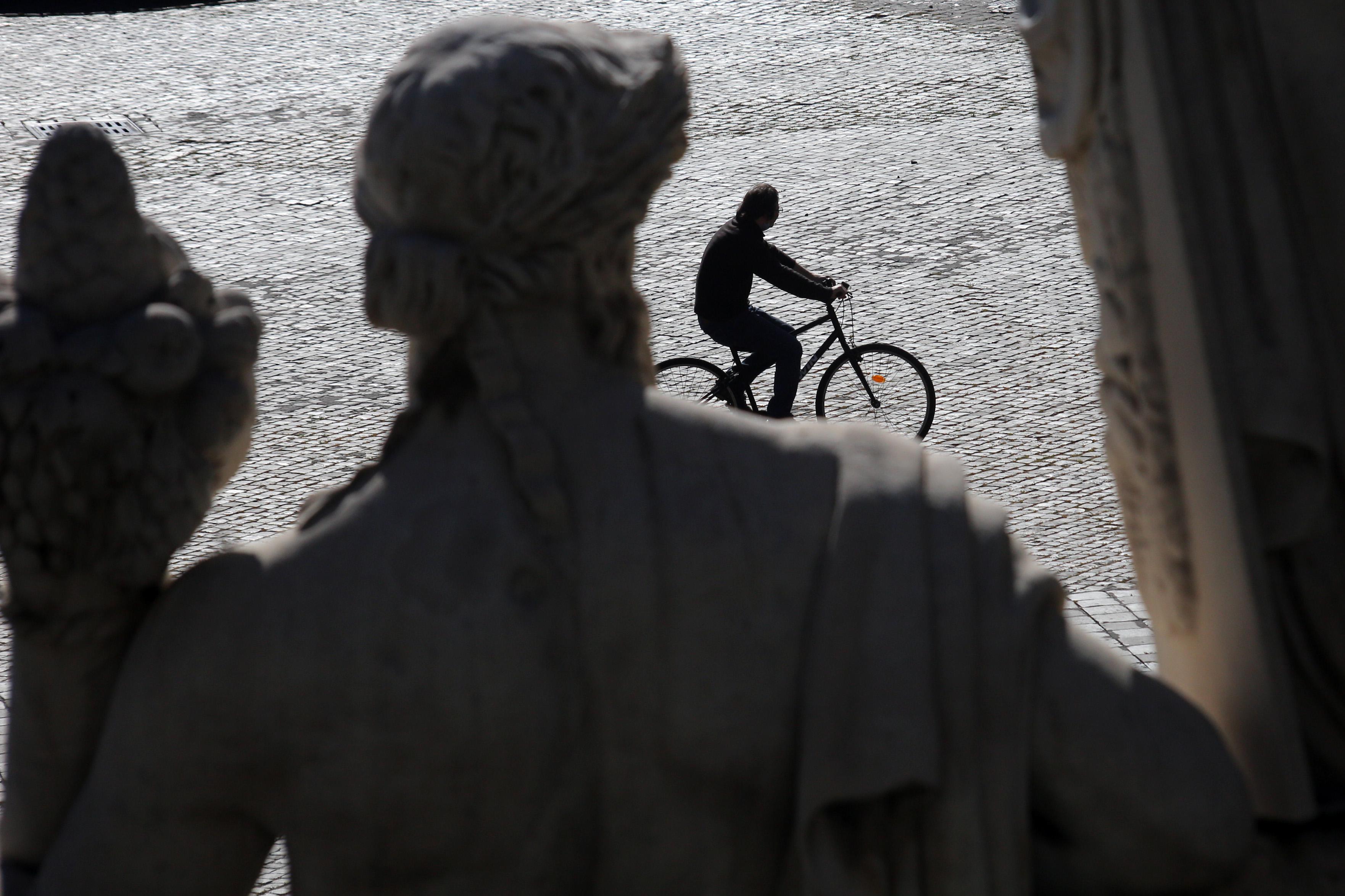 Bonus bici e monopattini 2022, domande e quanto vale: cosa c'è da sapere