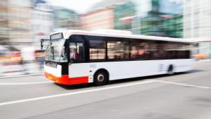Bonus trasporti pubblici 2022, studenti e lavoratori: come ottenerlo, domanda online