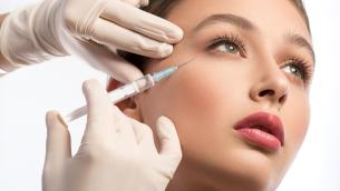 "Boom ritocchi under 18, mamme spingono in 1 caso su 3": l'allarme
