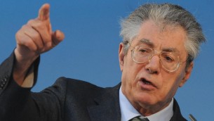 Bossi poeta, sbarca sui social raccolta di versi
