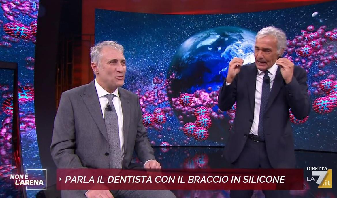 "Braccio finto per vaccino, una protesta": parla il dentista di Biella