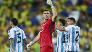 Brasile-Argentina 0-1, caos al Maracanà: scontri e polizia in campo