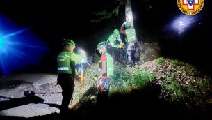 Brescia, finisce con la moto in una scarpata: morto 73enne