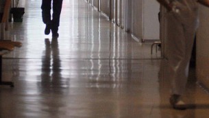 Brescia, neonata morta dopo il parto: 10 medici indagati, uno si toglie la vita