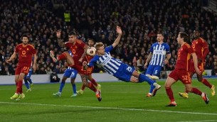 Brighton-Roma 1-0, giallorossi avanti: De Rossi ai quarti di Europa League