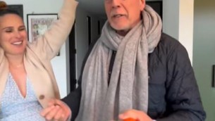 Bruce Willis festeggia il compleanno, commovente video postato da Demi Moore