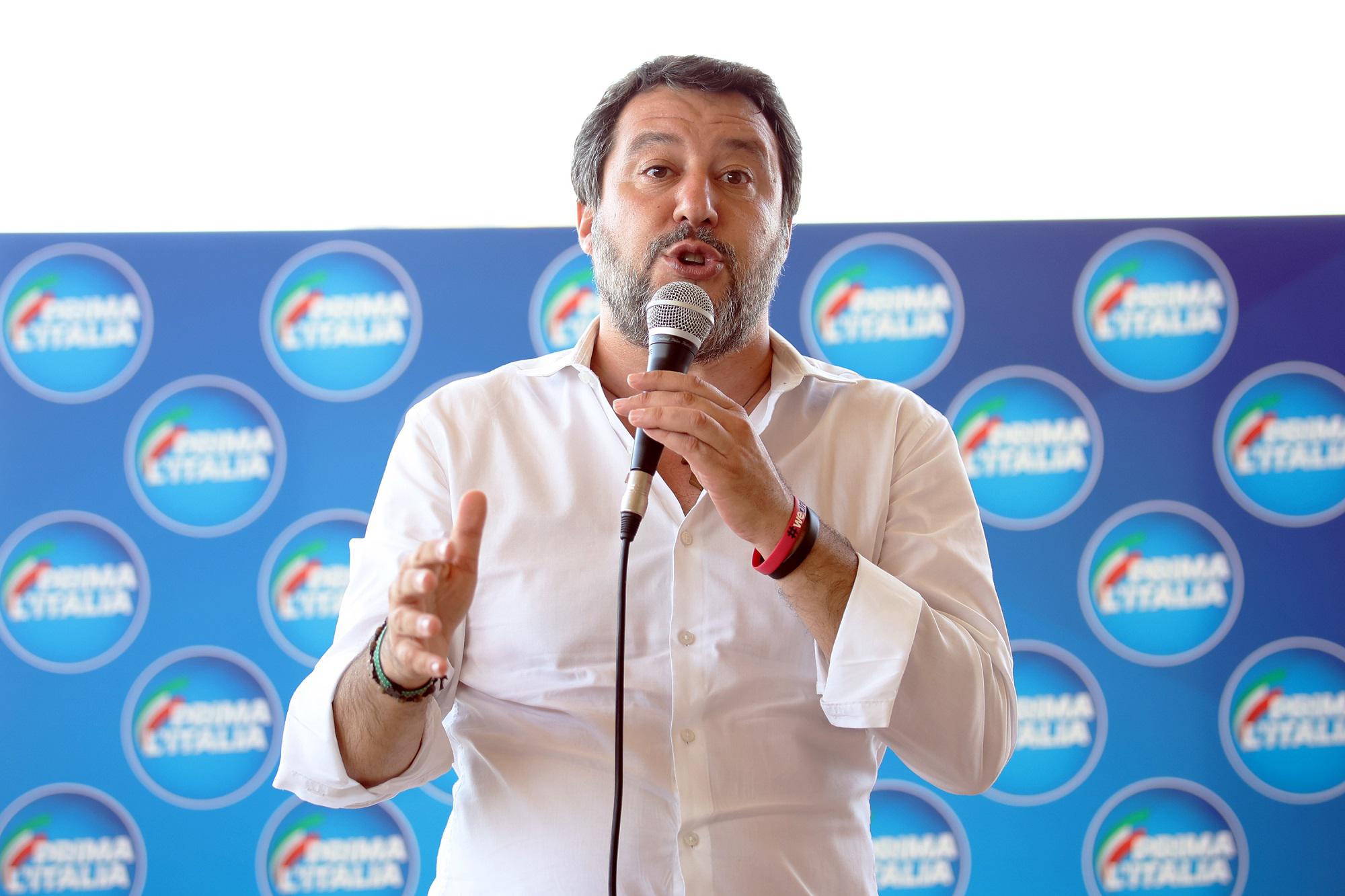 "Bruxelles attacca l'Italia", Salvini riunisce la Lega