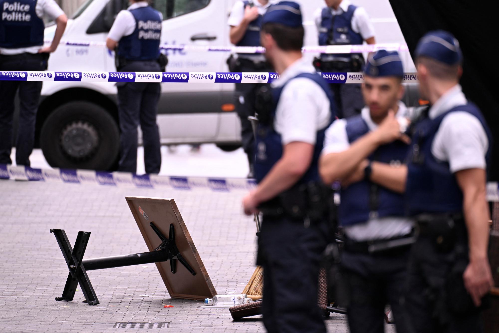 Bruxelles, furgone contro tavolini bar: c'è un arresto