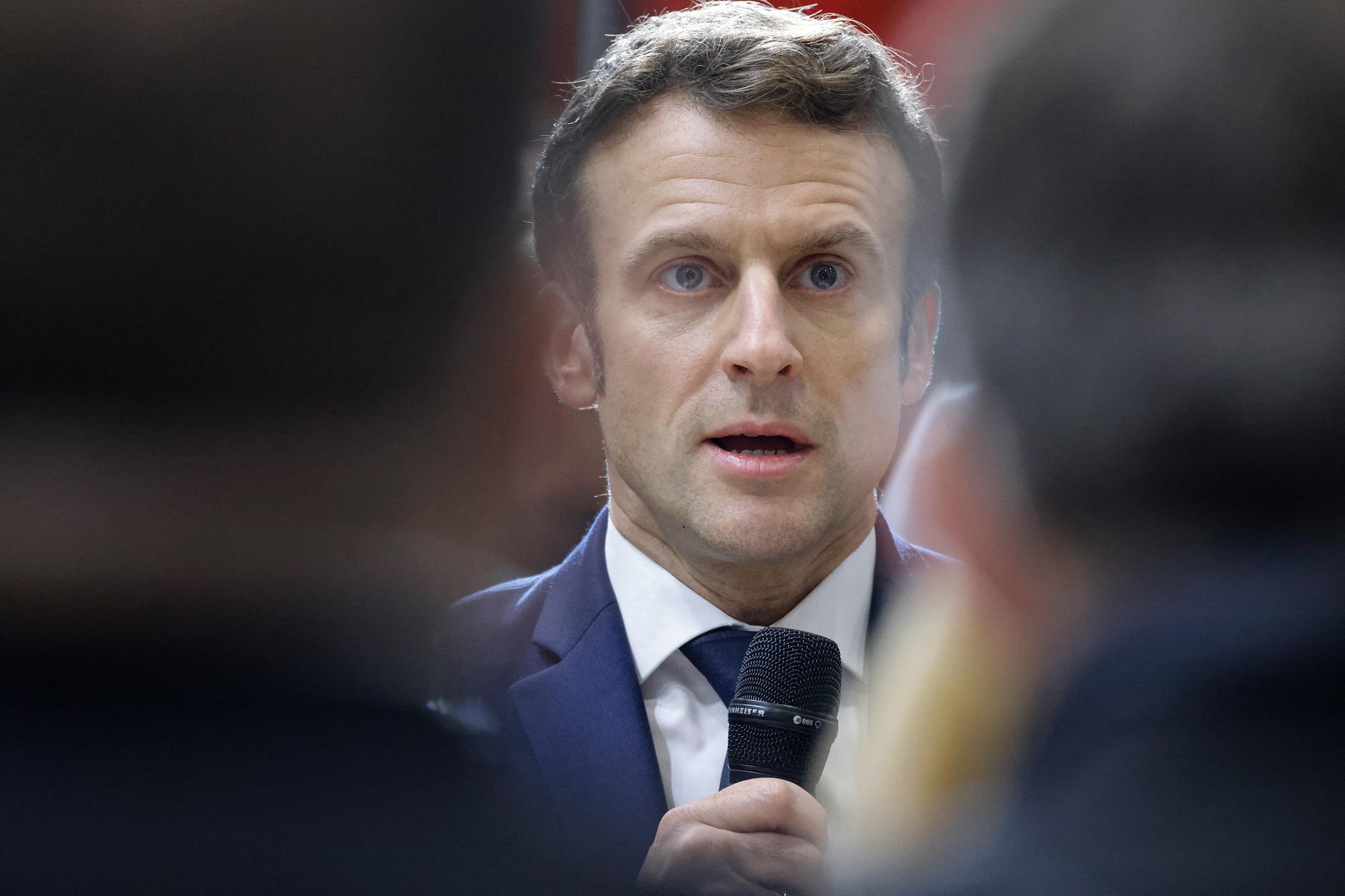 Bucha, Macron: "Immagini strage indicano crimini di guerra"