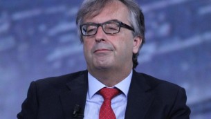 Burioni contro Susanna Tamaro: "Ragionamenti identici a quelli dei somari antivaccinisti"