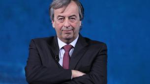 Burioni e il tweet di Zangrillo: "Curiamo tutti, ma vaccinatevi"