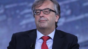 Burioni e la polmonite misteriosa in Cina: "Non si sa nulla, ignorate gli esperti"