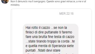 Burioni, minacce sui social: "Finiscila o farai una brutta fine"